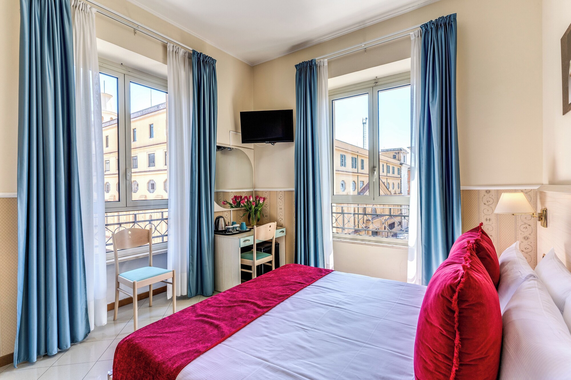 DELUXE, SUITE