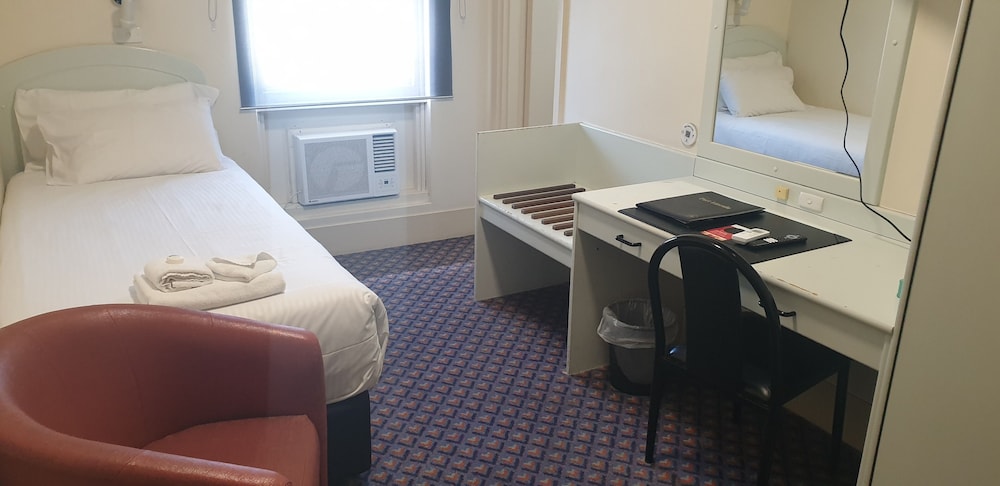 Grand Tasman Hotel 37/65