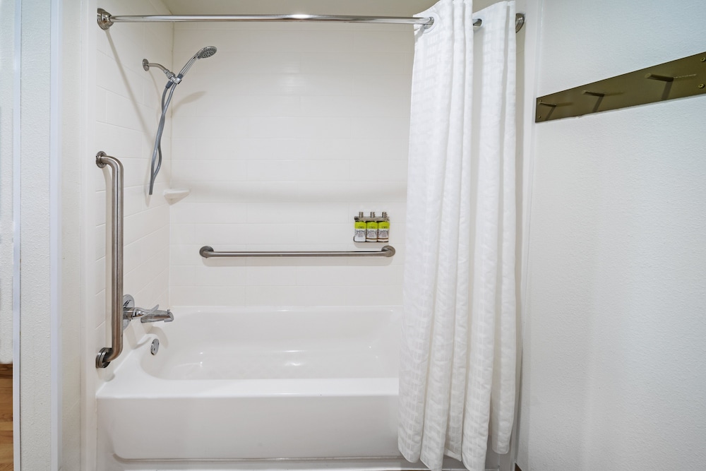 Candlewood Suites Muskogee, an IHG Hotel 49/51