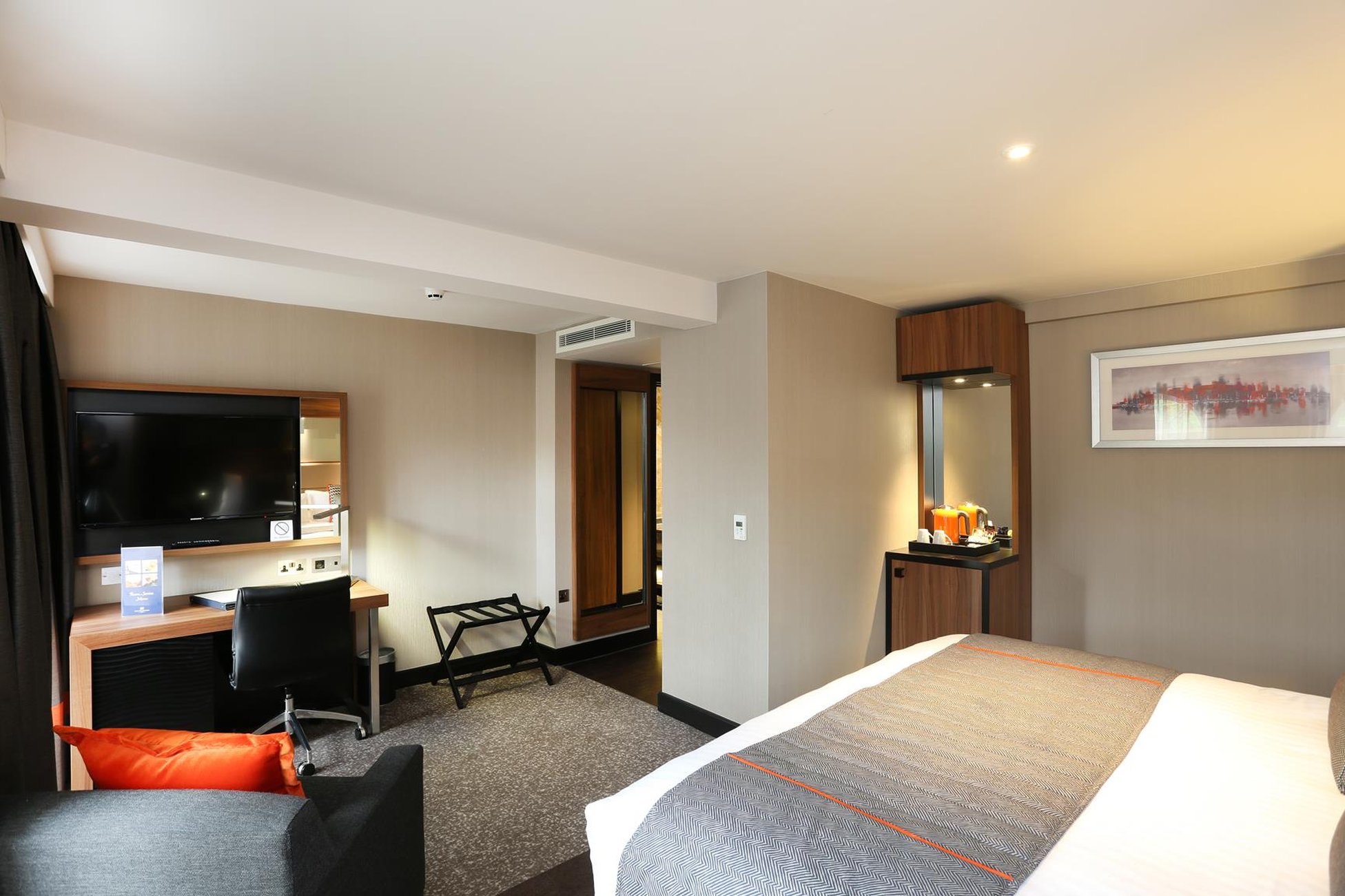 Crowne Plaza Gerrards Cross 13/50