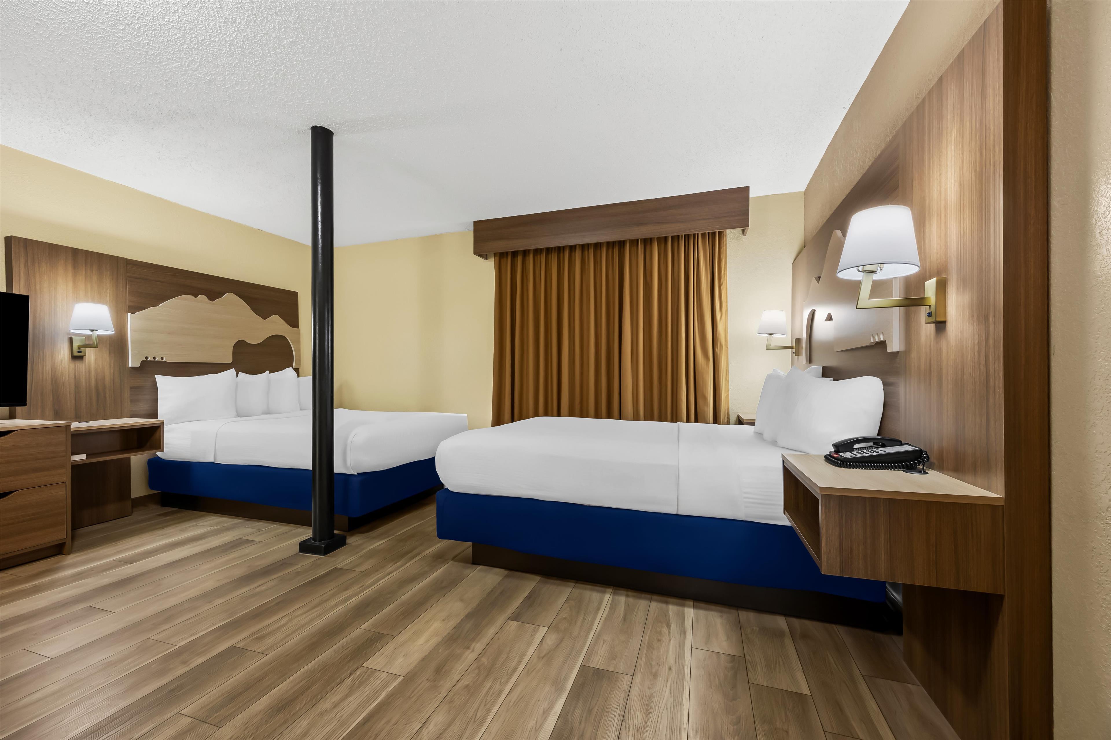 Suite, King and Double Bed, with Extra Double Bed، Best Western Center Pointe Inn 9/10