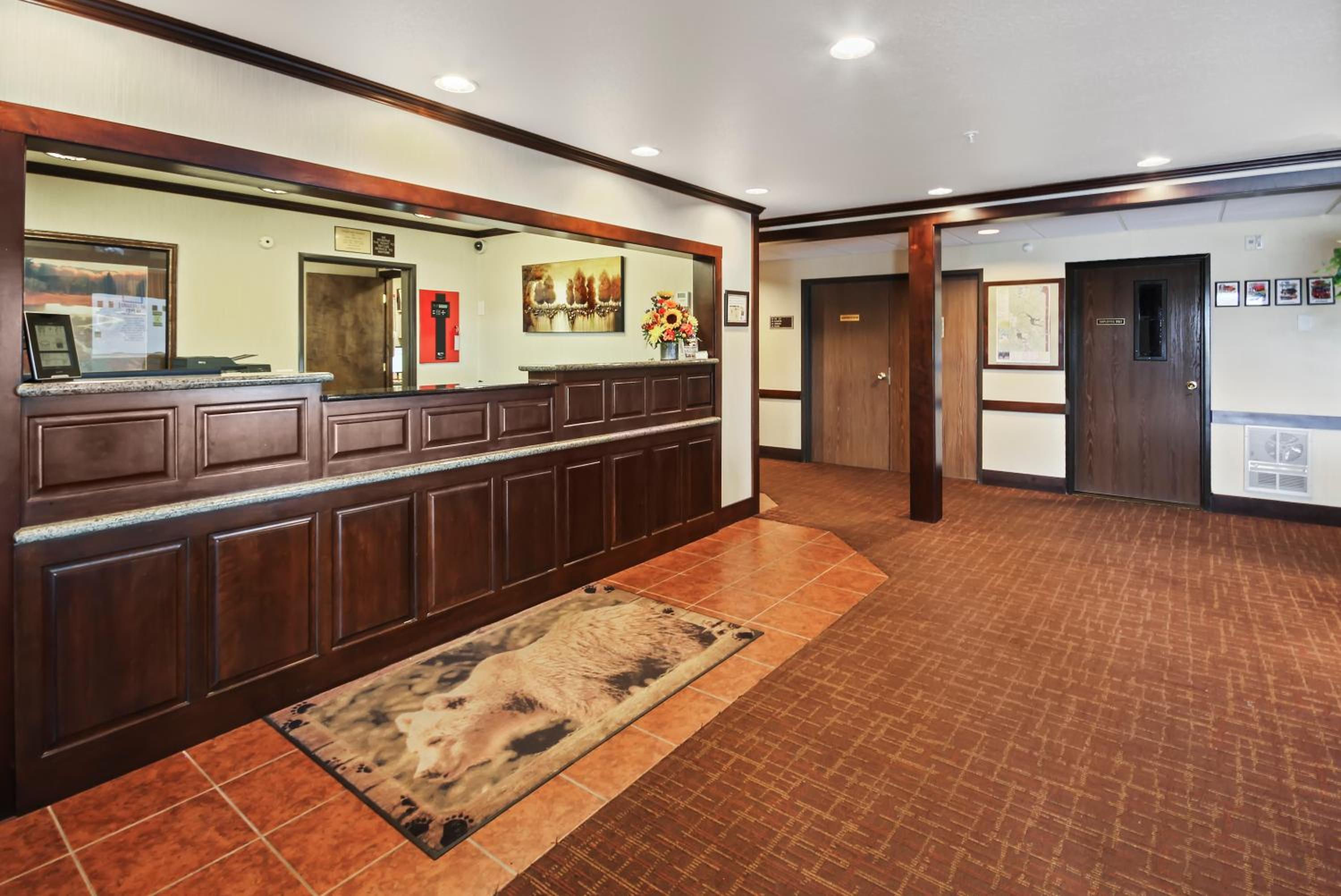 Yellowstone West Gate Hotel 6/51