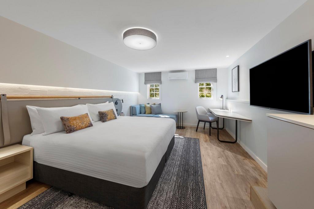 Central, King Bed