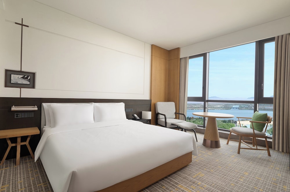 Suite, King Bed, Bay View
