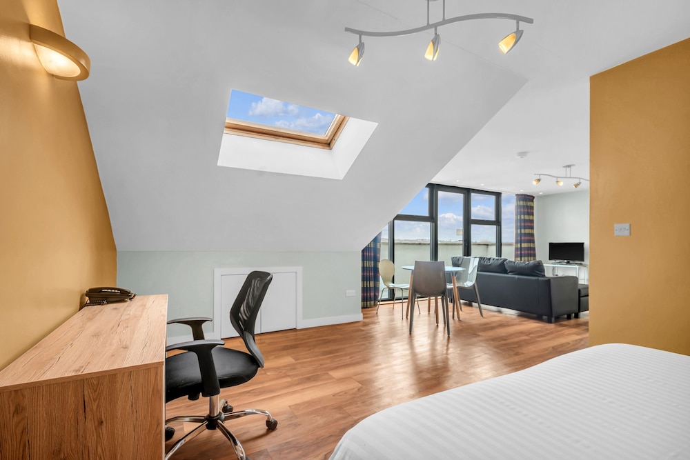 Roomzzz Leeds Headingley 23/49