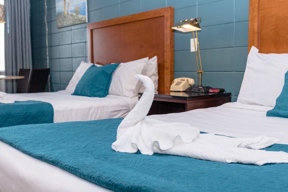 غرفة عائلية بسريرين كوين، Charlroy Motel 2/4