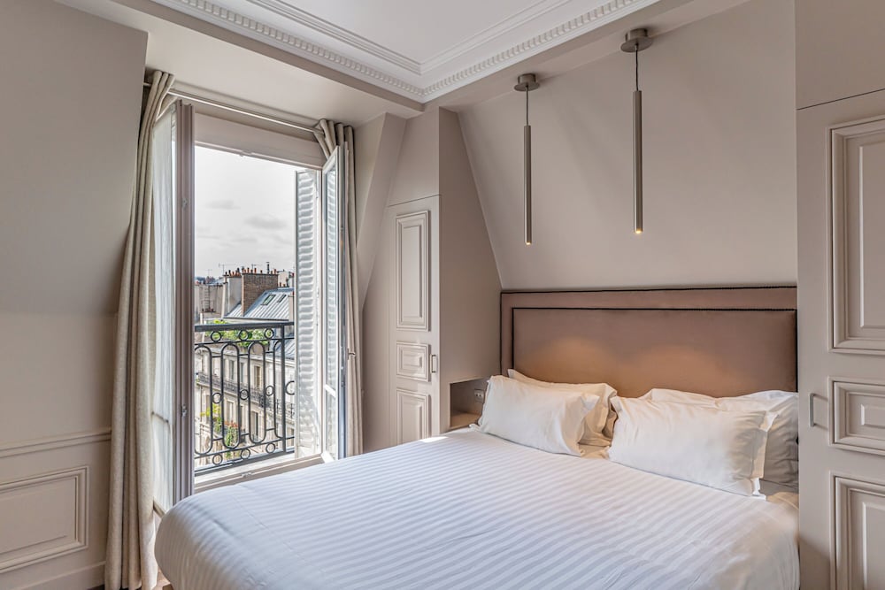 SIGNATURE, DOUBLE OR TWIN BED, BATHTUB