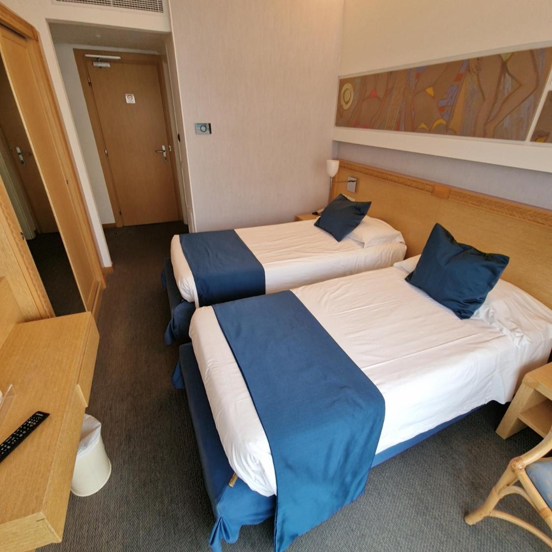 Room, Double or Twin Bed, Side Sea View