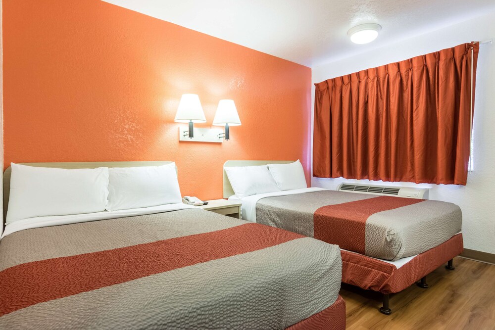 Motel6 Longview, TX 23/64