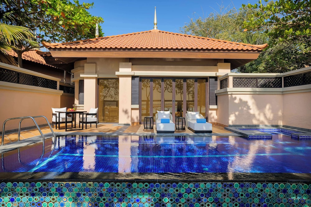 swimming pool spa
