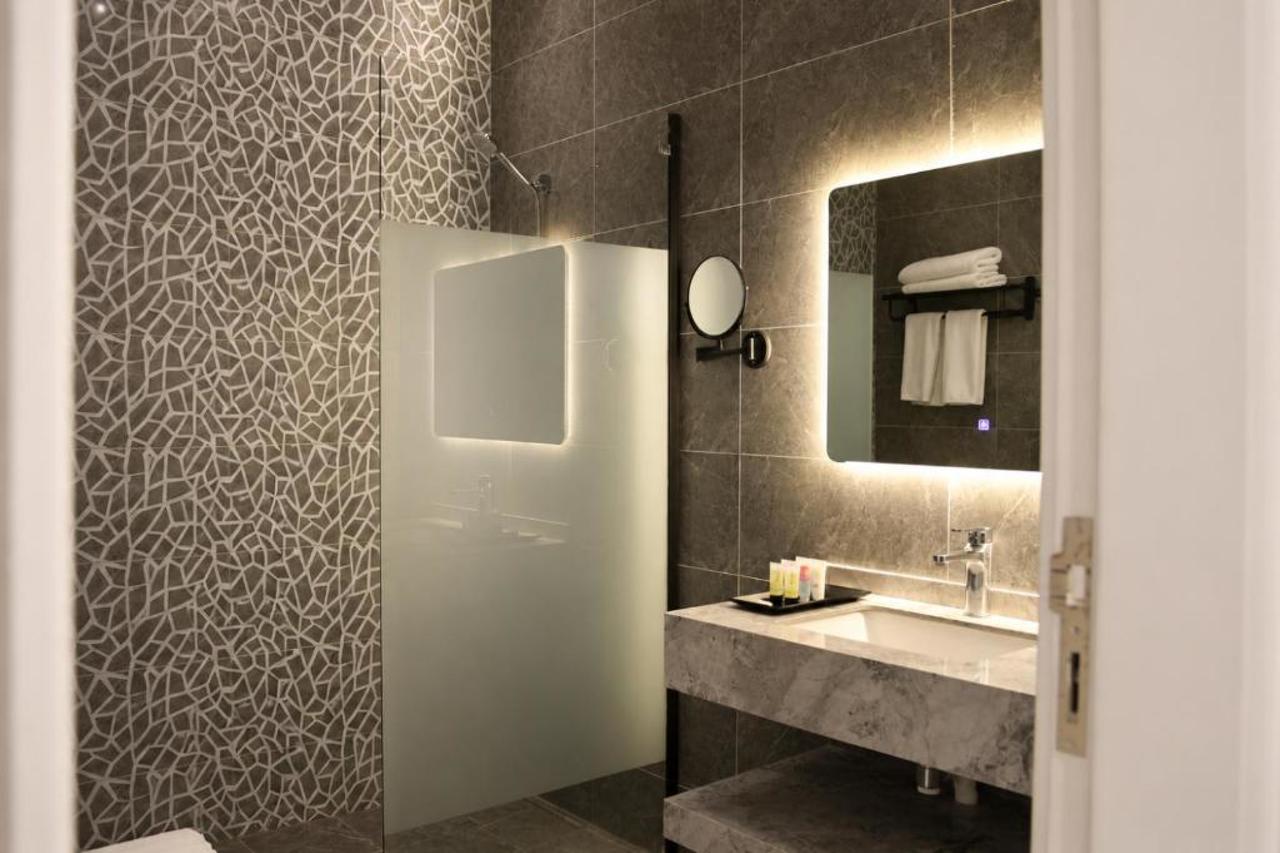 Leaf Suites 20/20