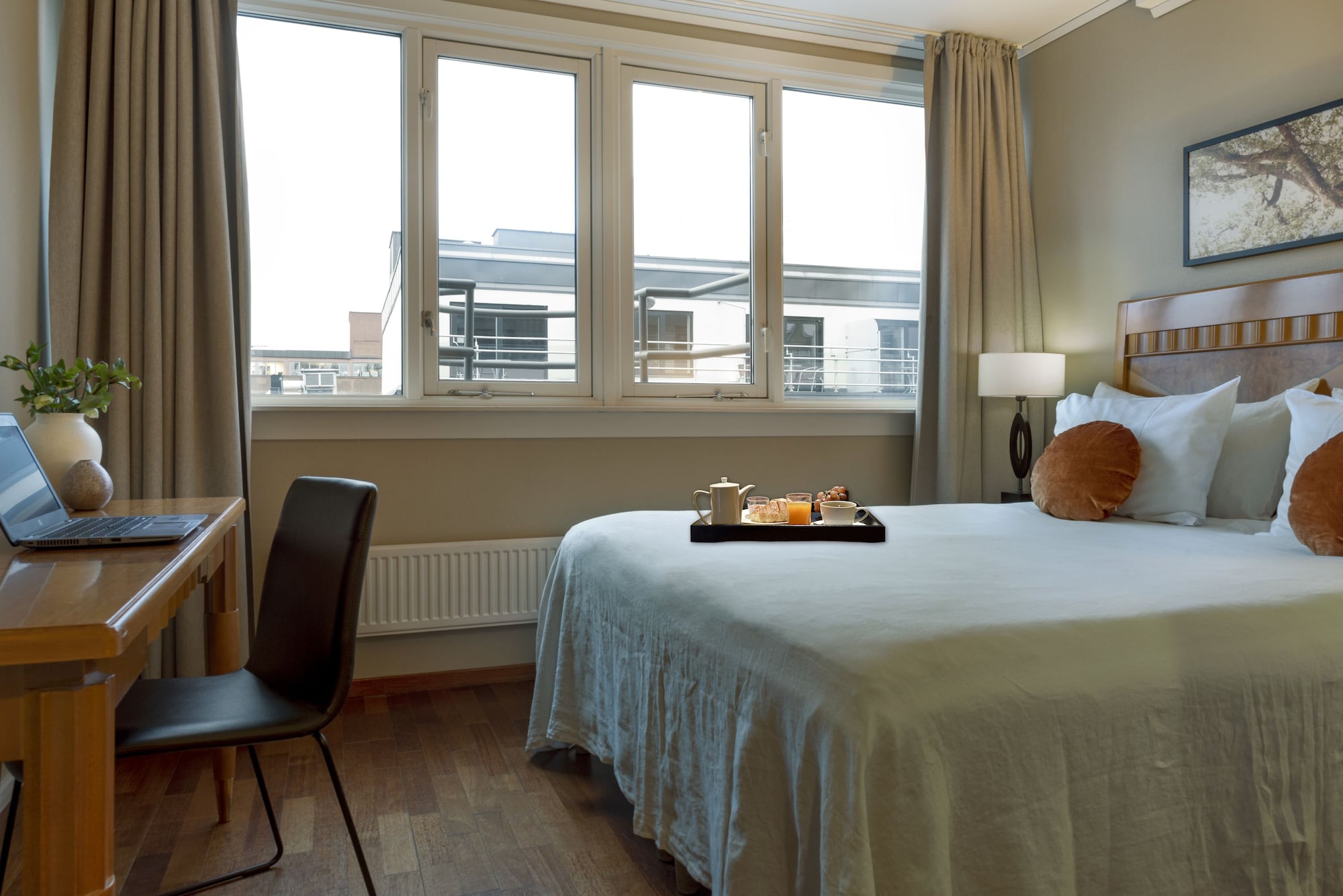 BUSINESS, STUDIO, KING BED