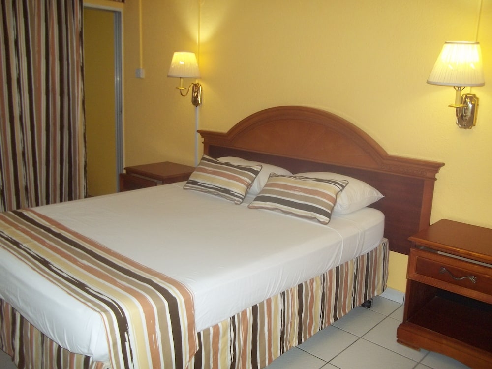 Palm Garden Hotel 12/50