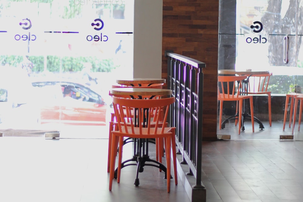 Cleo Hotel Basuki Rahmat 39/46