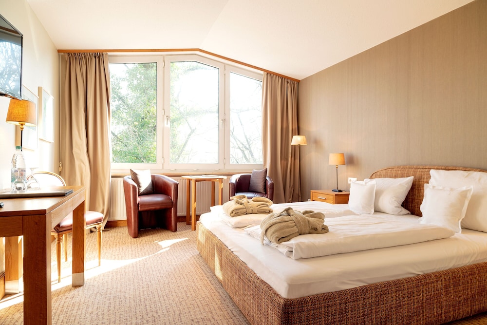 Waldhotel Tannenhauschen 7/50