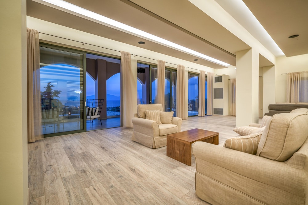 Elegance Luxury Executive Suites - Adults Only 32/58