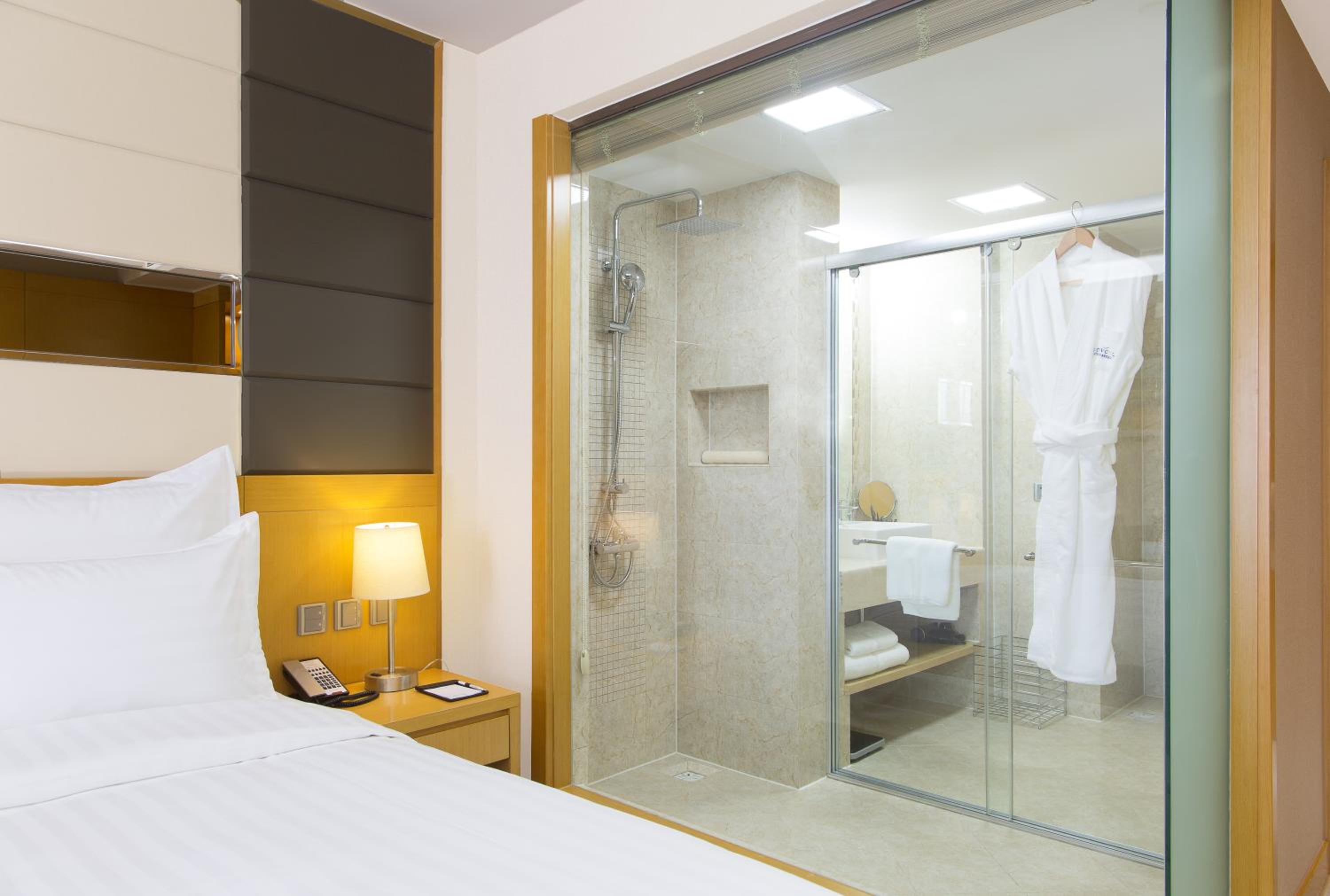غرفة قياسية بسرير كينج، Novotel Ulaanbaatar 9/10