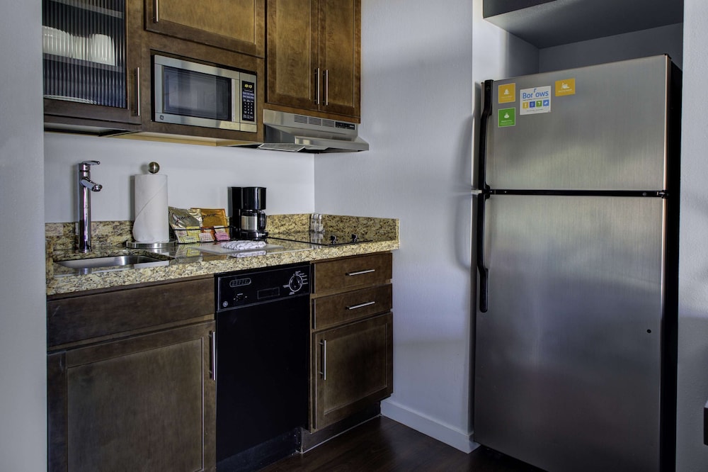 HYATT HOUSE SHELTON 26/27