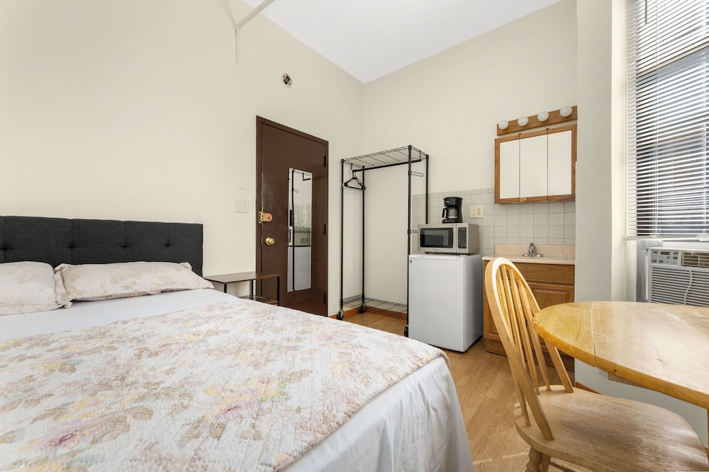 DELUXE, DOUBLE BED