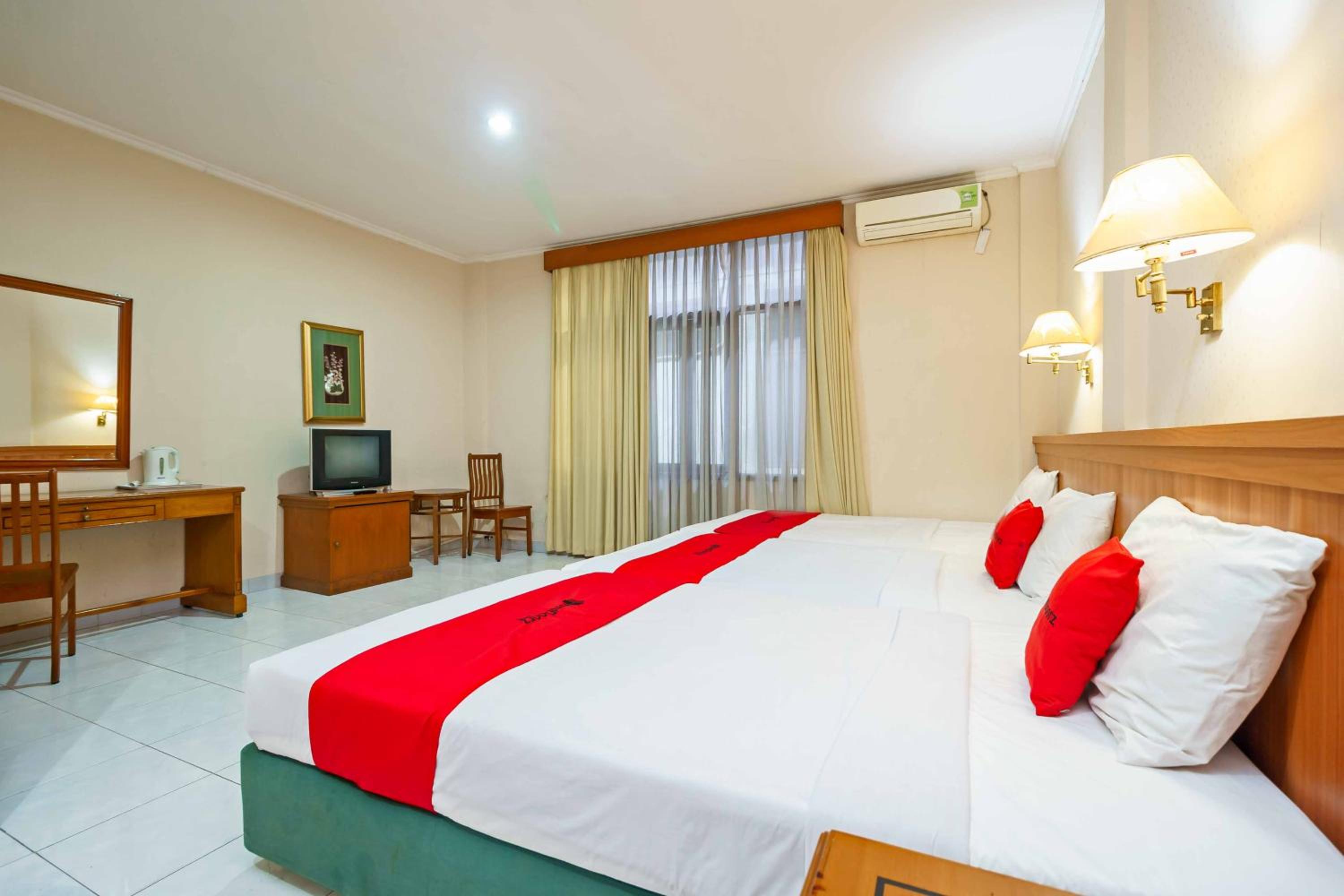 Room, Twin Beds