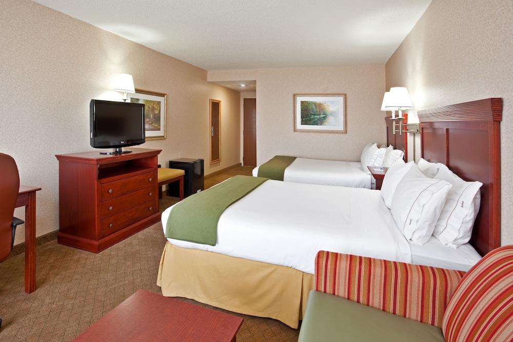 HOLIDAY INN EXPRESS WILMINGTON 15/48