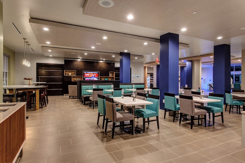 Holiday Inn Express & Suites Gatesville N. Ft Hood 54/65