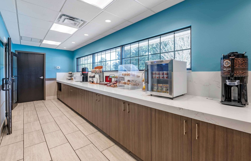 Crestwood Suites Lakeland 14/63
