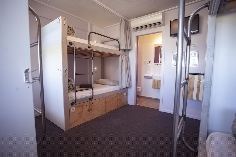 Absoloot Queenstown Backpackers 47/50