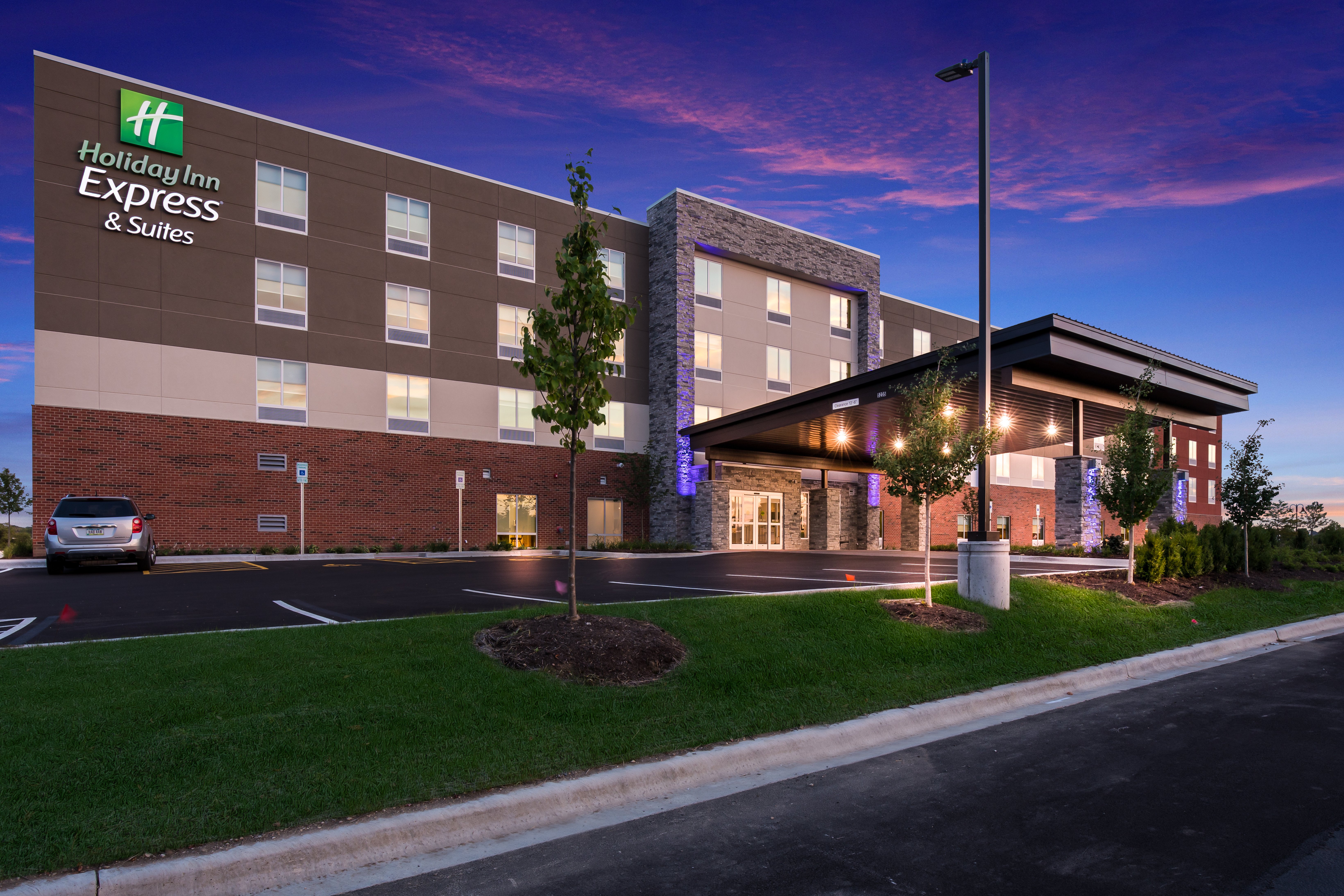 Holiday Inn Express And Suites Hoffman Estates 4/48