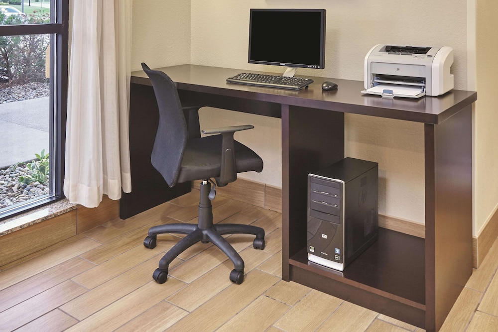 La Quinta Inn & Suites by Wyndham South Bend 47/57