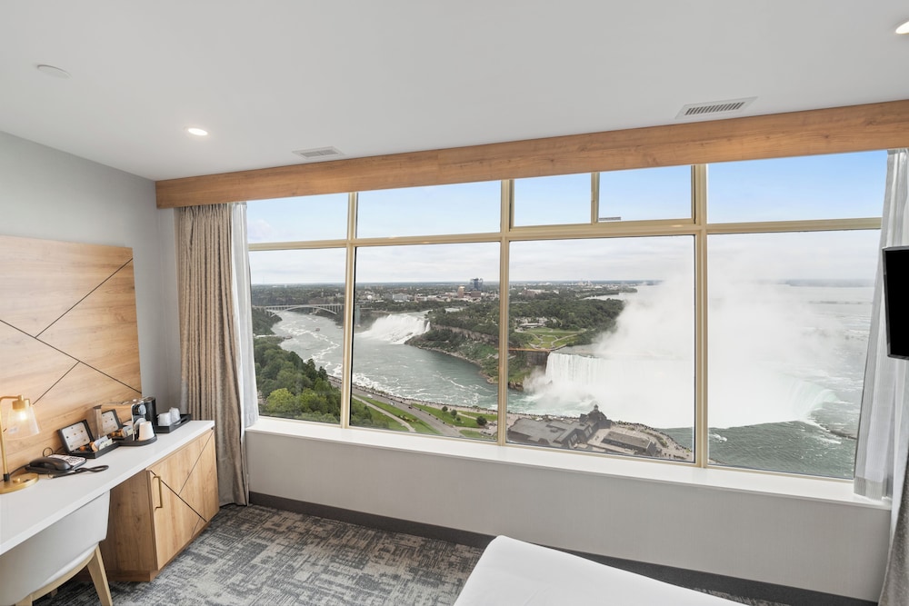 The Tower Hotel Fallsview 20/50