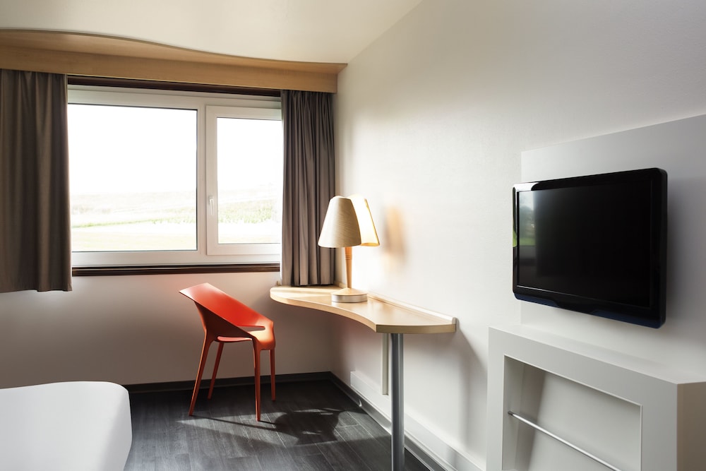 Ibis 3 Lacs Neuchatel 41/50