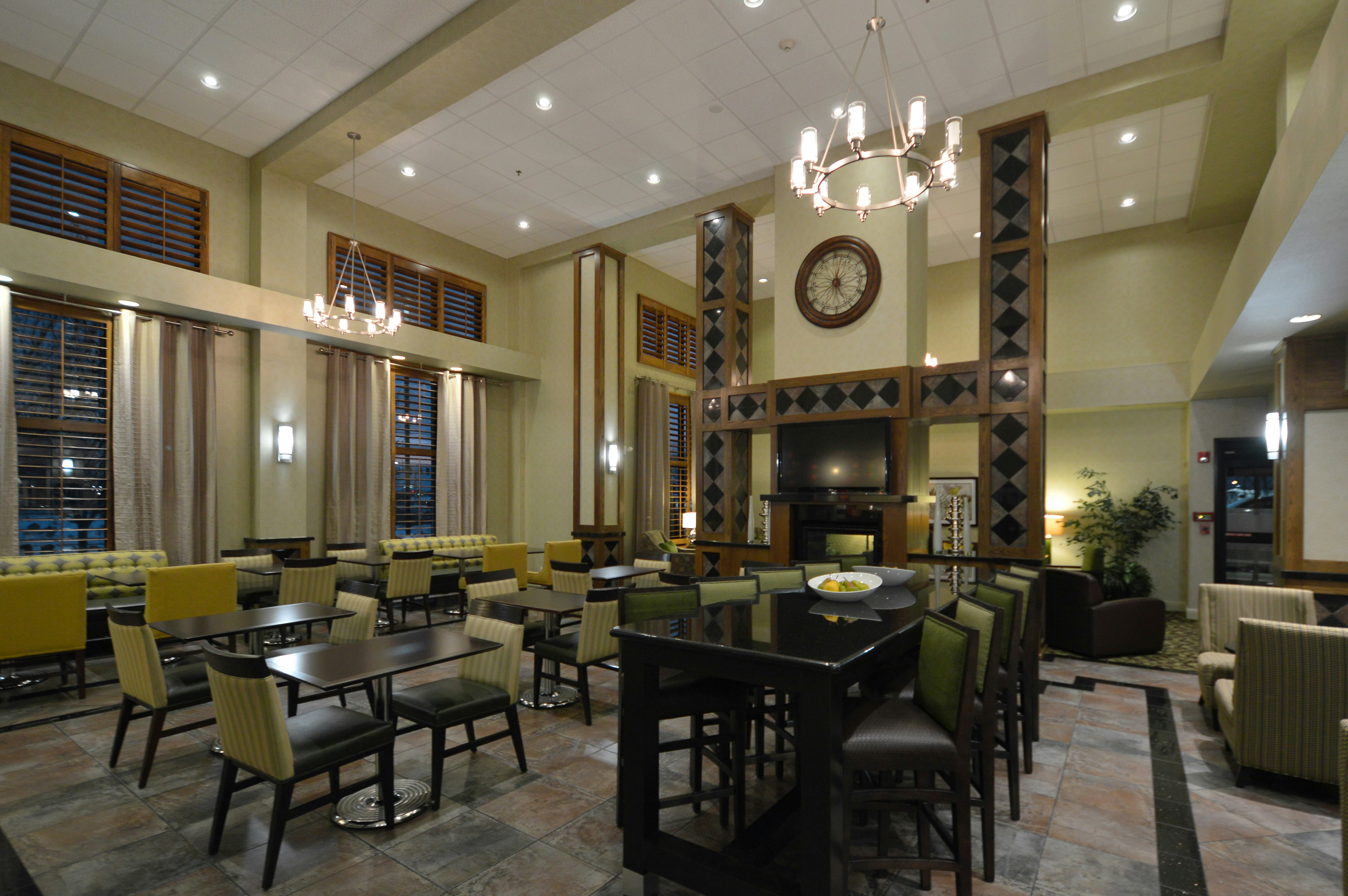 Hampton Inn Suites Carson City 41/56