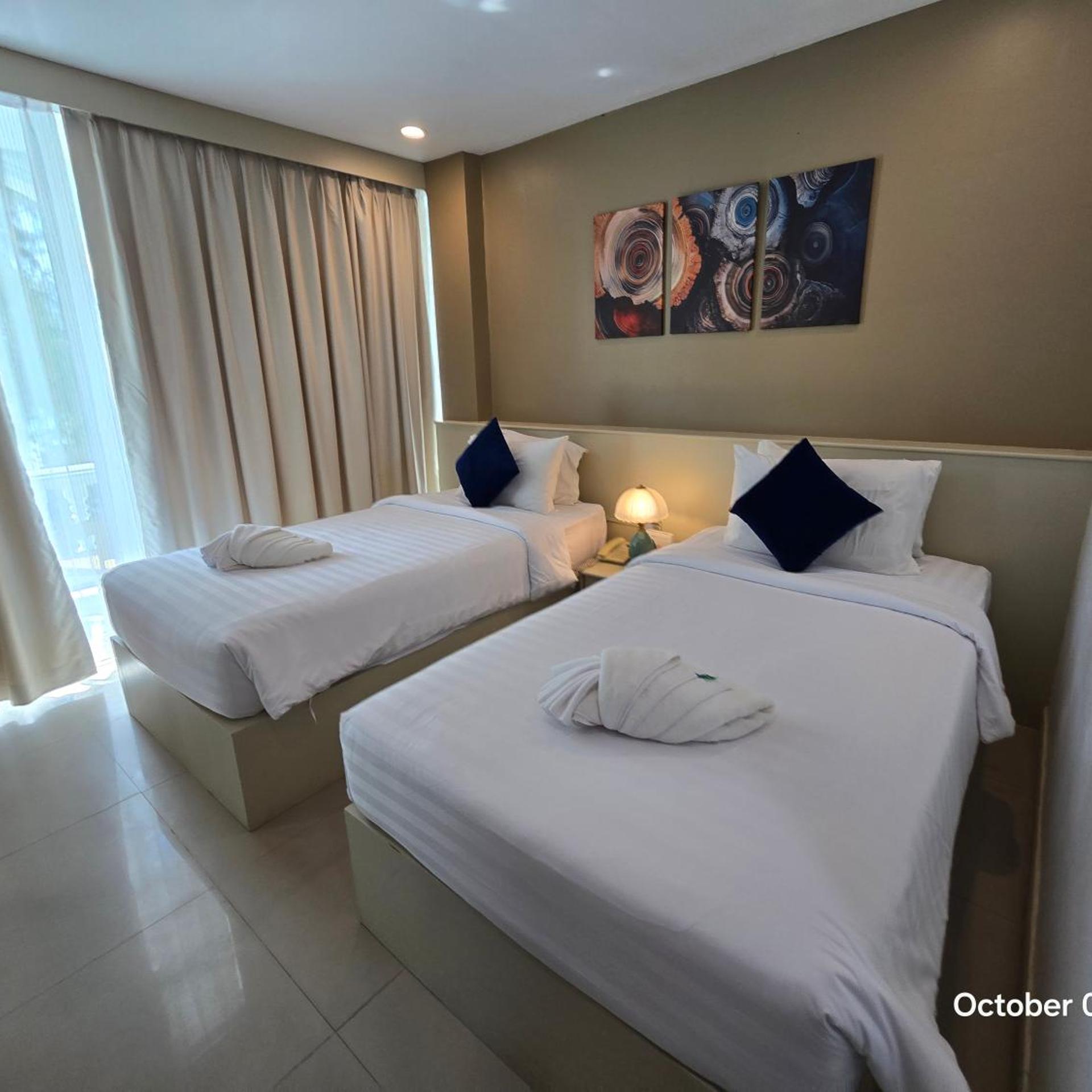 غرفة سوبيريور بسرير مزدوج أو سريرين منفصلين بإطلالة على البحر بشرفة، MODERN LIVING HOTEL 3/10