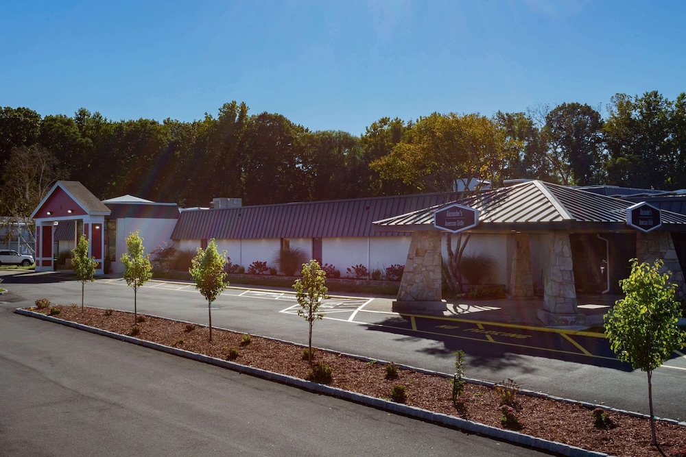 Ramada by Wyndham Hartford North / Bradley Airport 1/48