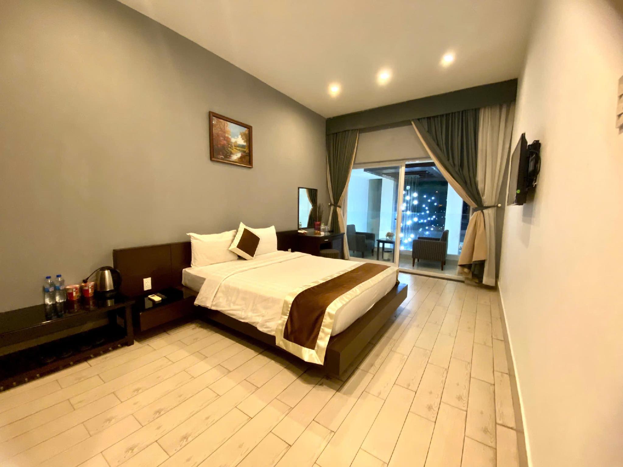 غرفة بسرير كوين بشرفة، Ngoc Linh Luxury Hotel 2/2