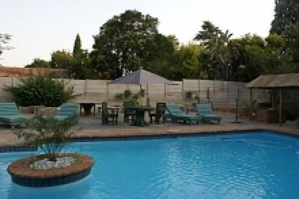 Emerald Guesthouse 6/70