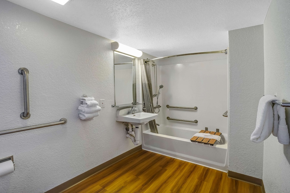 Motel6 Lexington, KY - East I-75 42/42