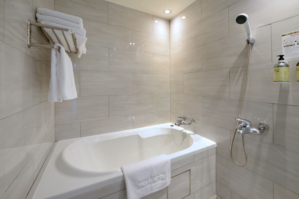 Park City Inn & Hostel 42/47