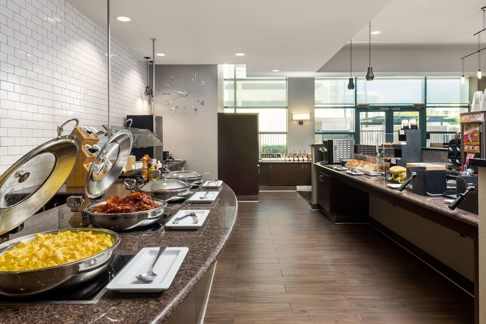 Residence Inn Las Vegas Hughes Center 30/48