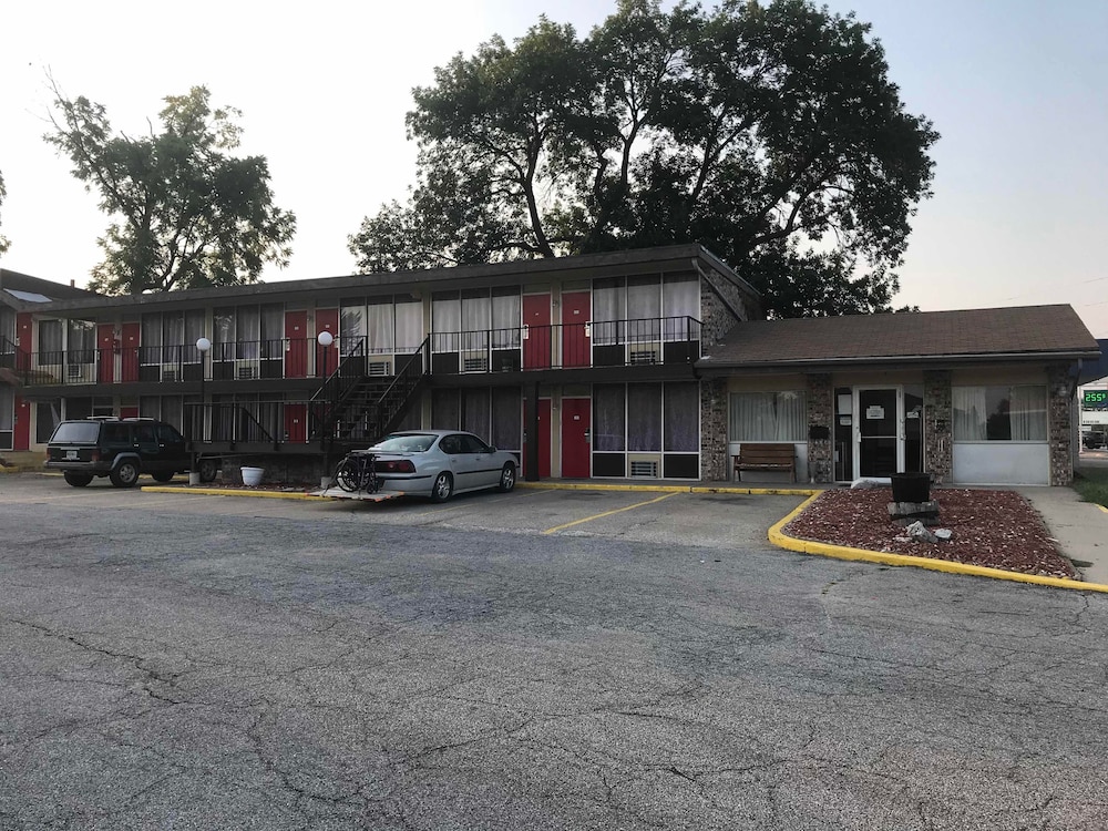 Budget Host Village Inn 17/22