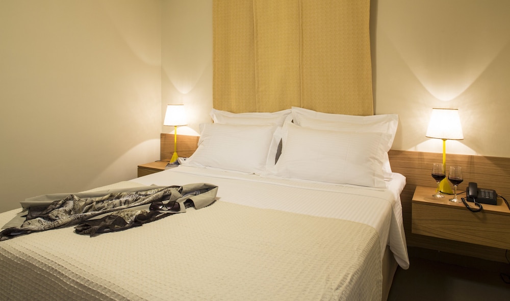 Athena Hotel 11/64