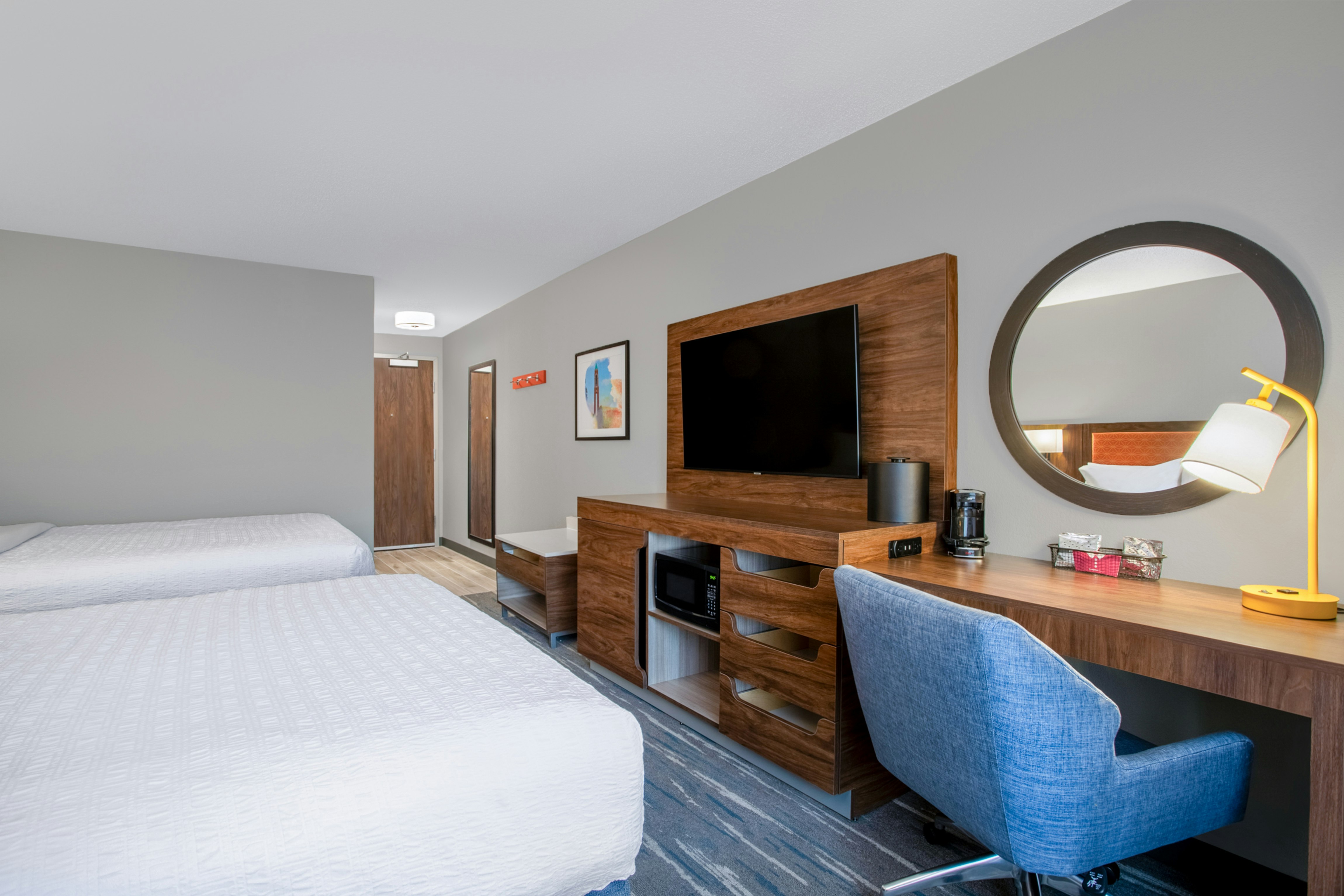 Room, 2 Queen Beds, Hampton Inn and Suites Muncie 3/8