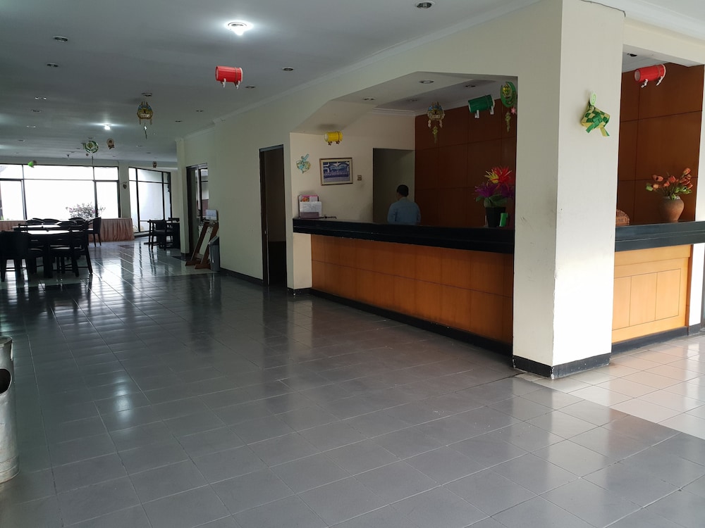 Hotel Cisarua Indah 8/36