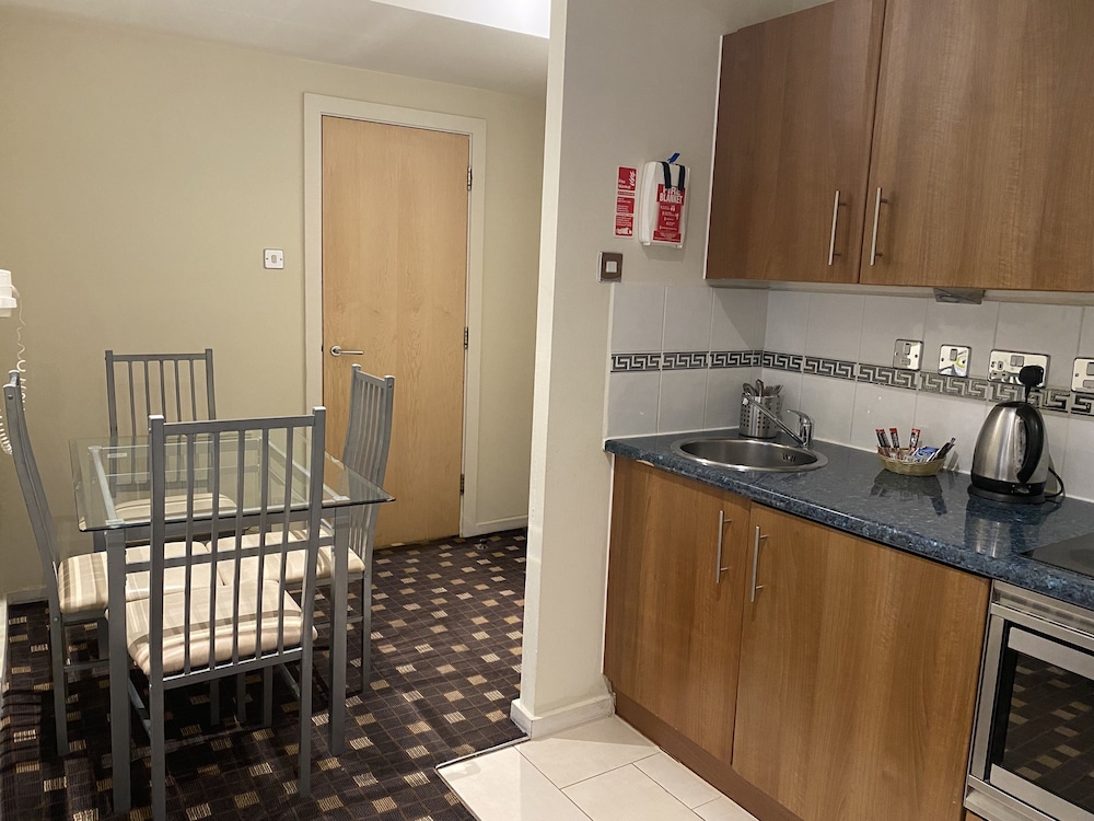 Grand Plaza Serviced Apartments 12/76