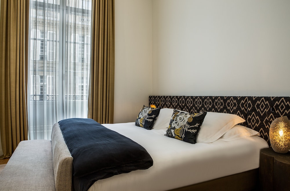 Hotel Marignan Champs Elysees 18/70