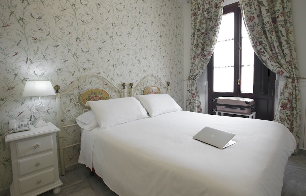 Basic Hotel Puerta de Sevilla 30/54
