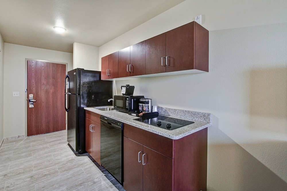 Cobblestone Hotel & Suites - Pulaski 50/62