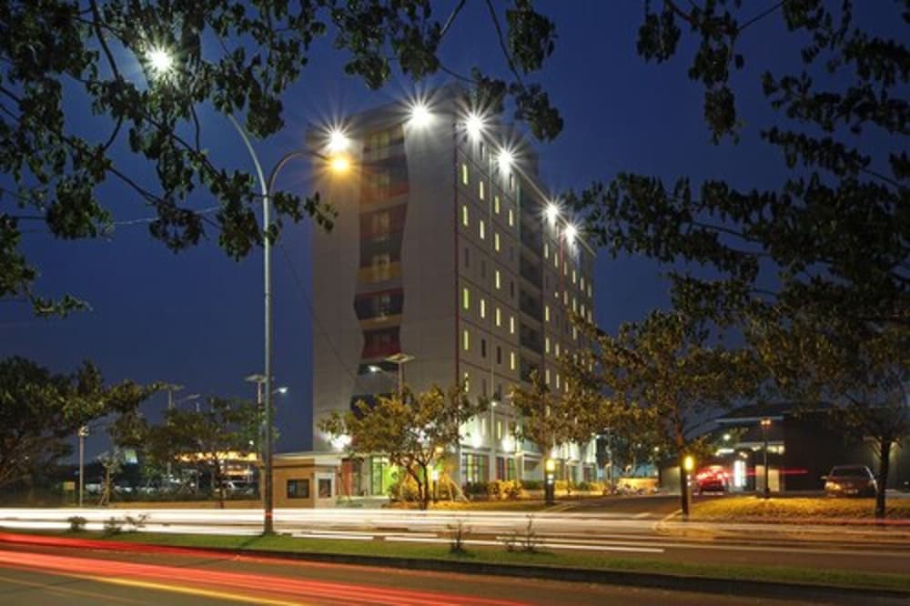Pop Hotel Bsd City Tangerang 5/39