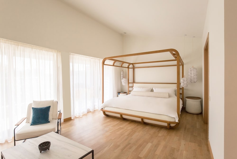 JUNIOR SUITE, PRIVATE HEATED POOL